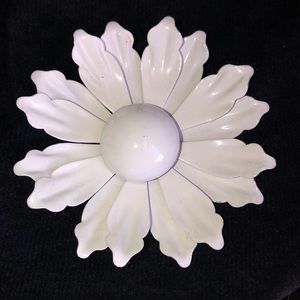 White flower Brooch Metal enamel